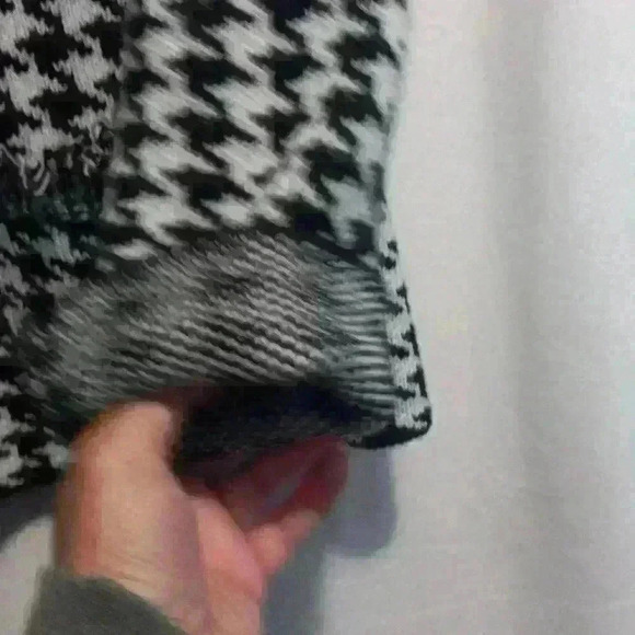 Worthington L, black & white acrylic sweater houndstooth heavy knit granny core - Picture 8 of 11
